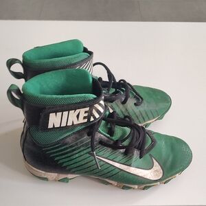 Nike STRIKE Kids Green and Black Football Cleats Size 6 Yourh